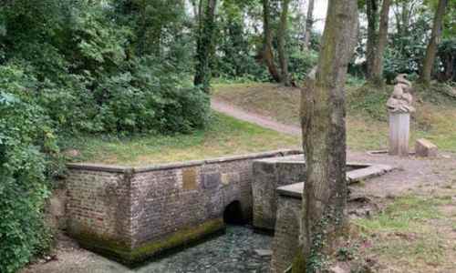 Source de l’Escaut avec statue à Gouy, près de la Ferme de Sorval